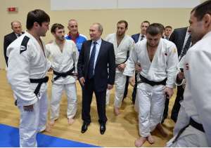 El mandatario ruso durante una visita a un centro deportivo en Sochi. Foto: AFP