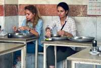 Mujer es llevada a la cárcel por comer en un restaurante en Irán sin su velo