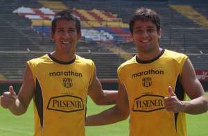 Los nuevos refuerzos posaron dentro del estadio monumental con la indumentaria de entrenamiento. Foto tomada de: @BarcelonaSCweb