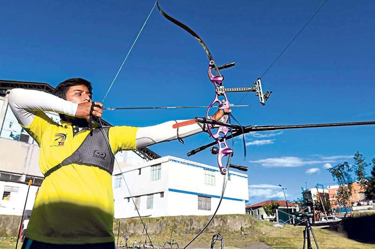 Jos&eacute; &Aacute;lvarez se entrena en el campo de tiro con arco de Concentraci&oacute;n Deportiva de Pichincha, en La Vicentina. Viajar&aacute; a Toronto el 9 de este mes. Foto: &Aacute;lvaro P&eacute;rez / El Tel&eacute;grafo