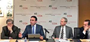 El ministro de Comercio Exterior, Pablo Campana, con Eric Farnsworth, vicepresidente de Americas Society (izq.) y Eduardo Egas, presidente de Corpei (der.).