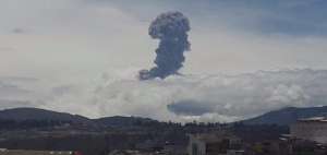 Imagen captada desde El Dorado, en Ambato. 