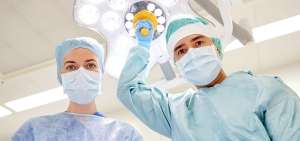 Los m&eacute;dicos se han convertido en la esperanza de miles de ciudadanos que llegan a la emergencia de los hospitales. El personal de salud trabaja en muchos casos m&aacute;s de 24 horas, pero lo hace con entusiasmo.