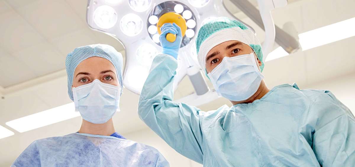 Los m&eacute;dicos se han convertido en la esperanza de miles de ciudadanos que llegan a la emergencia de los hospitales. El personal de salud trabaja en muchos casos m&aacute;s de 24 horas, pero lo hace con entusiasmo.