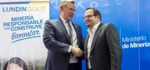 Ron Hochstein (izq.), presidente de Lundin, y Javier C&oacute;rdova (der.), ministro de Miner&iacute;a, durante el evento.