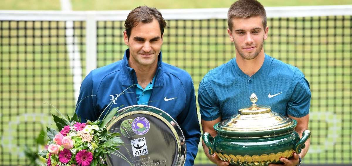 Federer pierde la final de Halle con Coric y cede el n&uacute;mero 1 mundial