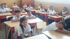 Entregan 525 pupitres a escuela de Playas como parte del plan de MiniEduc