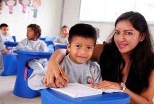 El Ministerio de Educación, Deportes y Cultura anunció la incorporación de 2.805 nuevos profesionales, con una inversión de USD 12 millones.