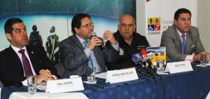 El Ministro de Turismo (segundo a la izquierda) destac&oacute; la conformaci&oacute;n de este espacio de articulaci&oacute;n productiva.