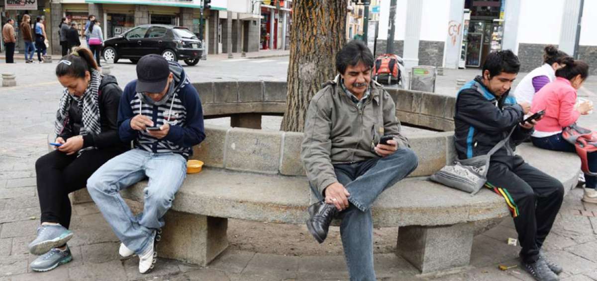 El acceso de los cuencanos a los tel&eacute;fonos inteligentes a&uacute;n es bajo, de acuerdo a los estudios de la consultora.