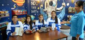 El amor por la lectura es promovido por los docentes que ayudan a sus estudiantes a despertar una gran curiosidad.