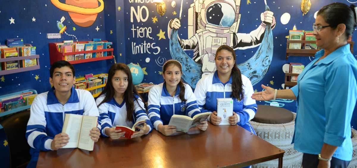 El amor por la lectura es promovido por los docentes que ayudan a sus estudiantes a despertar una gran curiosidad.