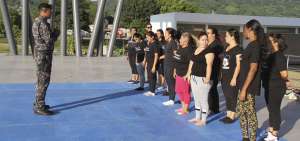 El entrenamiento que recibieron las mujeres se bas&oacute; en aprender jiu jitsu, arte marcial japon&eacute;s, para evitar los ataques con armas blancas. 