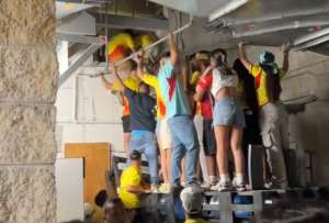 La final de la Copa América se vio empañada por los incidentes que protagonizaron los hinchas de los equipos finalistas. 