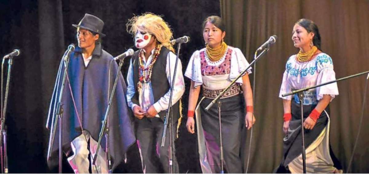 El colectivo lleva al escenario las tradiciones de las comunidades de Cotacachi que no les son ajenas pues las viven cotidianamente. 
