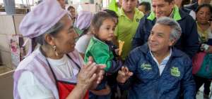 El candidato de PAIS recibi&oacute; el respaldo de madres, adultos mayores, ni&ntilde;os, vendedores y obreros en el Comit&eacute; del Pueblo y en el Mercado Central.