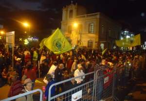 "Venimos desde las parroquias a decir basta": ciudadanos reciben a marcha ind&iacute;gena en Riobamba