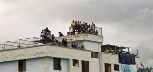 Los macare&ntilde;os alentaron a su equipo en los grader&iacute;os del Bellavista; adem&aacute;s, desde balcones y terrazas cercanas.