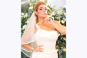 Tet&eacute; Regalado (Sof&iacute;a Caiche) luciendo su traje de novia. La serie va por su 4&ordf; temporada.