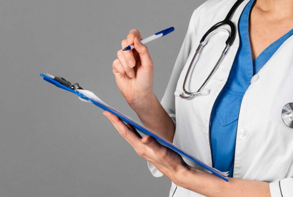 Una evaluaci&oacute;n m&eacute;dica previa ayuda a prevenir riesgos de salud durante los viajes.