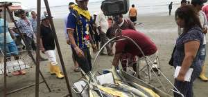 El desembarque de pescado no para en el sector Playita M&iacute;a, del puerto de Manta. A diario empiezan desde las 03:00 las actividades.