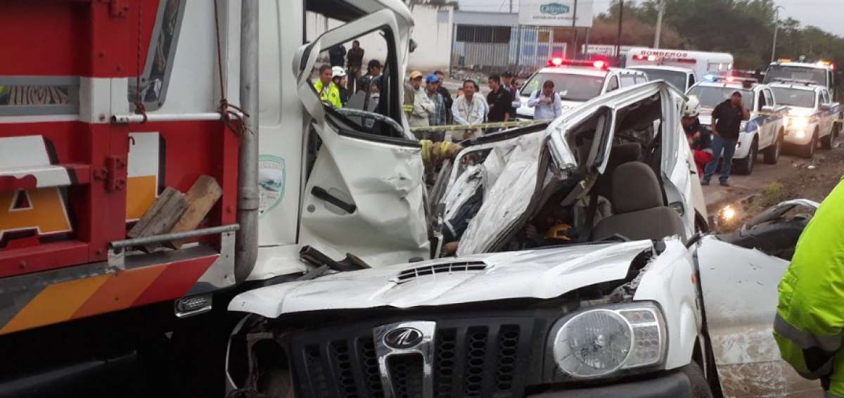 Tres fallecidos y 4 heridos en accidente de tr&aacute;nsito en la v&iacute;a Gir&oacute;n-Pasaje