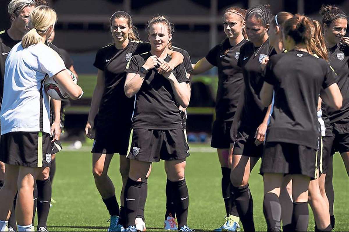 Las jugadoras de Estados Unidos durante un entrenamiento en Vancouver, antes de la final del s&eacute;ptimo mundial femenino de la FIFA. Foto: AFP