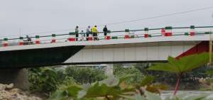 La comunidad Naranjal estren&oacute; nuevo puente en Portoviejo