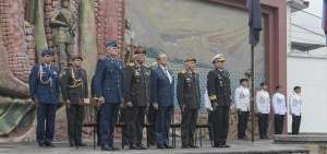 El ministro de Defensa, Oswaldo Jarr&iacute;n, junto con el alto mando militar, encabezaron el minuto c&iacute;vico que se efectu&oacute; en el edificio del Ministerio.