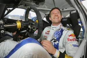 El franc&eacute;s, que ya asegur&oacute; un tercer t&iacute;tulo de campe&oacute;n del mundo, lidera el rally de Espa&ntilde;a.