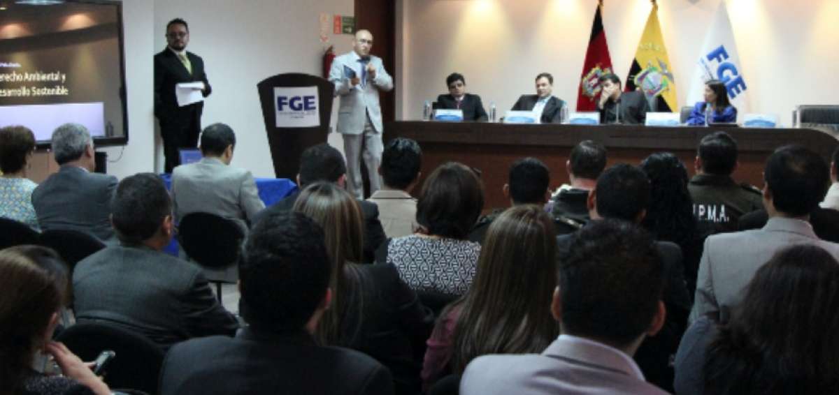 La presentaci&oacute;n de la publicaci&oacute;n se realiz&oacute; en el auditorio de Fiscal&iacute;a, en Quito. 