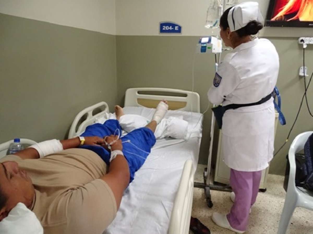 El gendarme result&oacute; herido en el pie derecho. Se recupera en el hospital de la instituci&oacute;n, en Guayaquil.