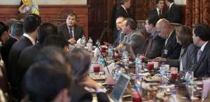 El presidente Rafael Correa se reuni&oacute; esta tarde con inversionistas de Qatar. Foto: Cortes&iacute;a de Presidencia