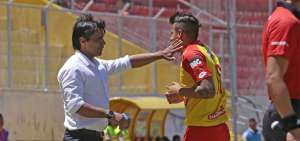 El entrenador uruguayo Tabar&eacute; Silva (izq.) dirigi&oacute; a Aucas tras la salida del argentino Carlos Ischia y solo gan&oacute; un partido en el campeonato nacional.