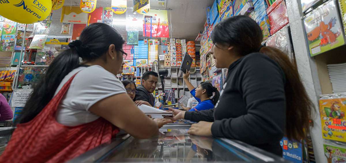Los padres de familia aprovechan los d&iacute;as previos al inicio de clases en la Sierra y la Amazon&iacute;a para comprar las listas de &uacute;tiles escolares que sus hijos utilizar&aacute;n para estudiar.