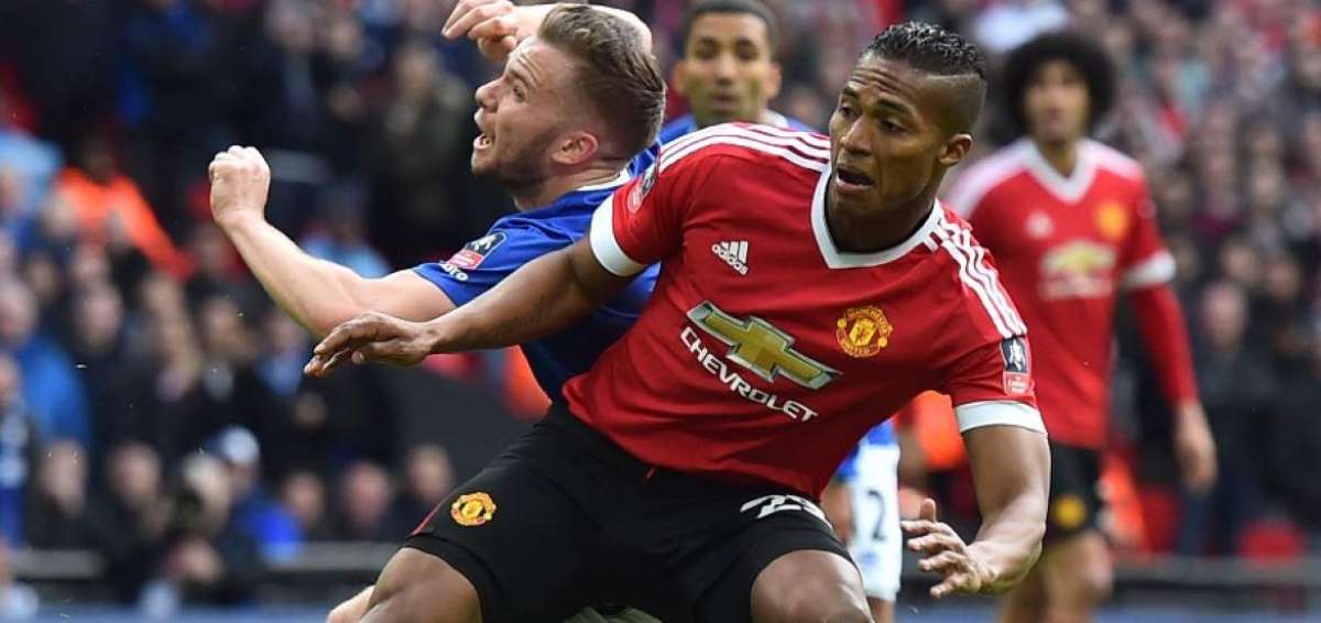 Manchester United, a la final de Copa tras vencer 2-1 al Everton