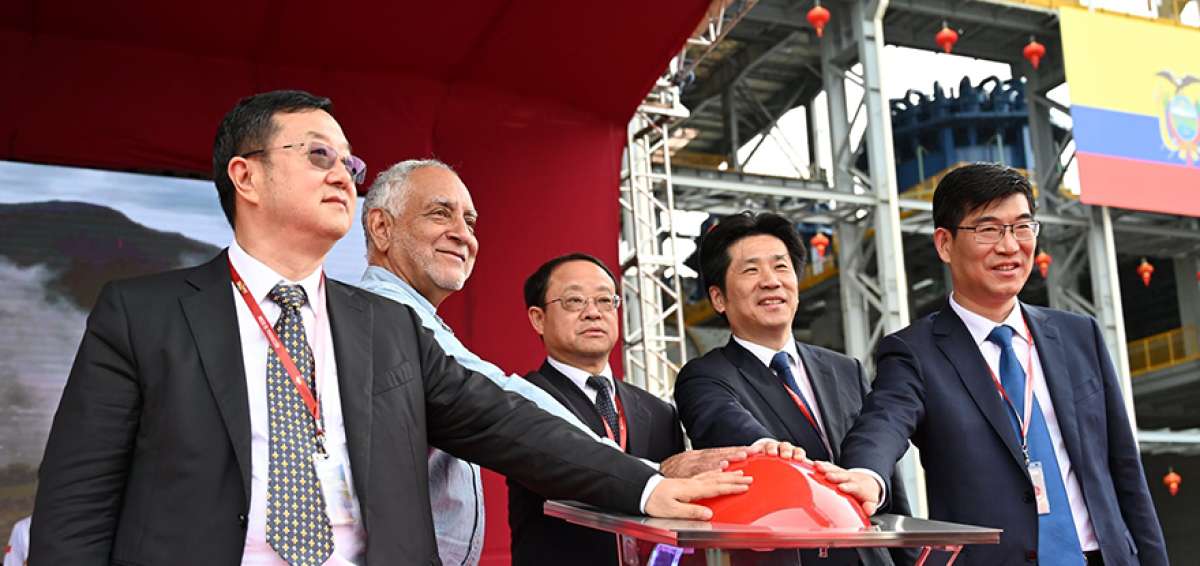 El ministro Carlos P&eacute;rez (segundo de izquierda a derecha),  autoridades de ECSA y de China, inauguraron las operaciones de Ecsa el  18 de julio pasado.