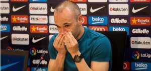 Andr&eacute;s Iniesta llor&oacute; en varias ocasiones durante la rueda de prensa de despedida. 