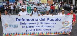 Estudiantes y agrupaciones sociales marcharon a lo largo de la avenida 9 de Octubre, centro de Guayaquil, por el D&iacute;a de los Derechos Humanos.
