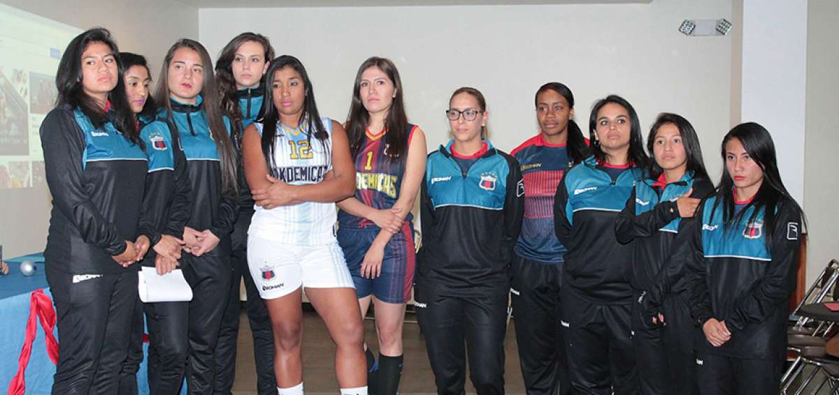 Plantilla nacional 2018 de Deportivo Quito, que fue presentada el pasado lunes, en el hotel Finlandia. El equipo jugar&aacute; ma&ntilde;ana en Guayaquil.