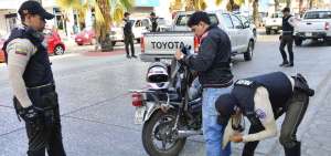 Los operativos de polic&iacute;as y agentes de Tr&aacute;nsito se concentraron en las principales carreteras del pa&iacute;s y fue una medida para prevenir los accidentes.
