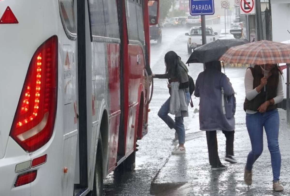 Lluvias intensas, tormentas y vientos afectar&aacute;n a varias regiones de Ecuador.