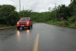 La disposición también exhorta a los gobiernos autónomos descentralizados cantonales y provinciales a priorizar las acciones de prevención, mantenimiento y recuperación de la Red Vial Amazónica.
