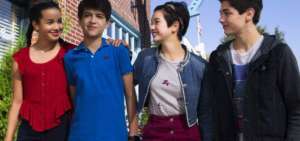 El programa se pasea por la vida de Andi, una ni&ntilde;a de 13 a&ntilde;os que est&aacute; tratando de descubrir d&oacute;nde encaja.