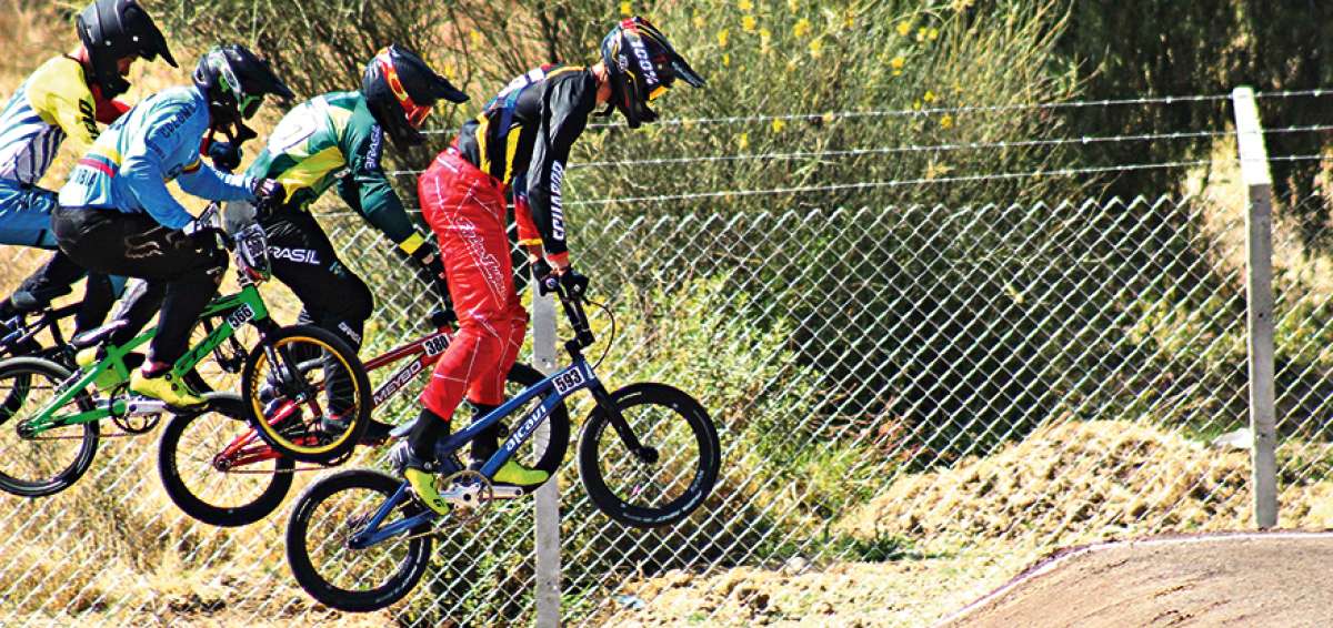 El tricolor Alfredo Campo (primero), de 25 a&ntilde;os, empez&oacute; su carrera profesional en 2012 y ahora sue&ntilde;a con una medalla ol&iacute;mpica. Una de las caracter&iacute;sticas del deportista es que en las competencias utiliza el n&uacute;mero 593.