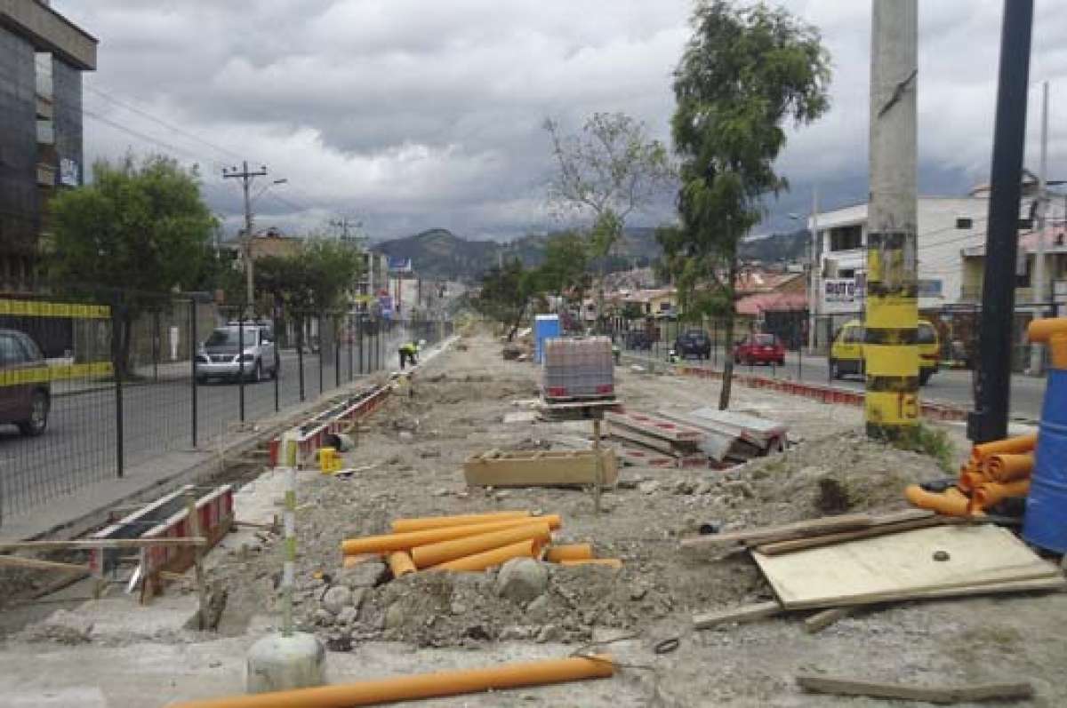 Las obras para la instalaci&oacute;n de los durmientes est&aacute;n terminadas en el sector de la Av. de Las Am&eacute;ricas y Don Bosco, en un tramo de m&aacute;s de 1 kil&oacute;metro. Foto: Rodrigo Matute.