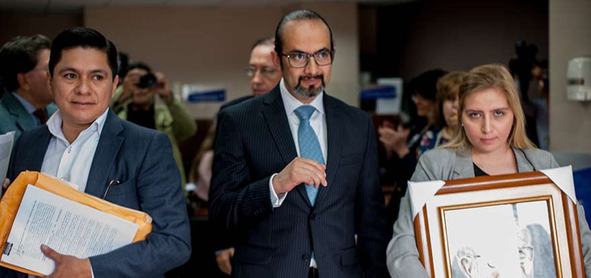 Pablo D&aacute;vila (centro) es el principal impulsor de la iniciativa del fallecido presidente del Consejo de Participaci&oacute;n Transitorio, Julio C&eacute;sar Trujillo.
