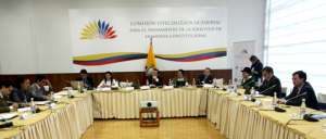 A la izquierda aparece Pabel Mu&ntilde;oz, titular de la Senplades, cuando expon&iacute;a su punto de vista en la Comisi&oacute;n Ocasional sobre las enmiendas constitucionales. Foto: Cortes&iacute;a 