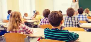 Millones de ni&ntilde;os van a la escuela pero no aprenden, afirma el Banco Mundial
