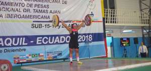 Neisi Dajomes sigue destacando en levantamiento de pesas